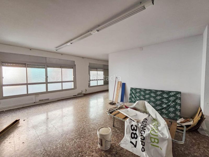 Foto a1eaa1f0-e364-4de2-bb54-3c7174d728ba. Alquiler local comercial primera planta de edificio de oficinas en alquiler en barberá del vallés en Barberà del Vallès