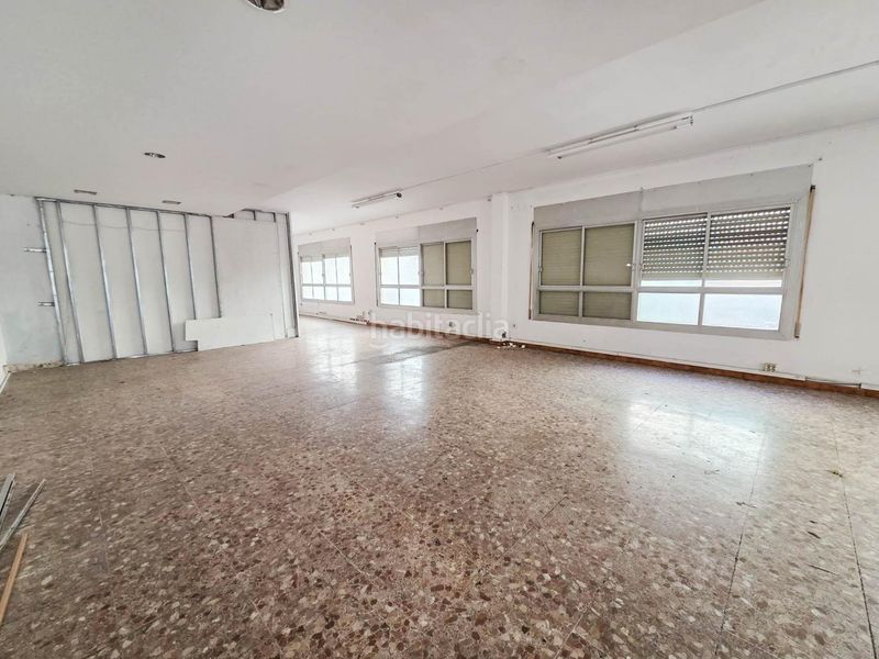 Foto c1d6af77-dbec-4cd5-8cb0-e0295c9af863. Alquiler local comercial primera planta de edificio de oficinas en alquiler en barberá del vallés en Barberà del Vallès