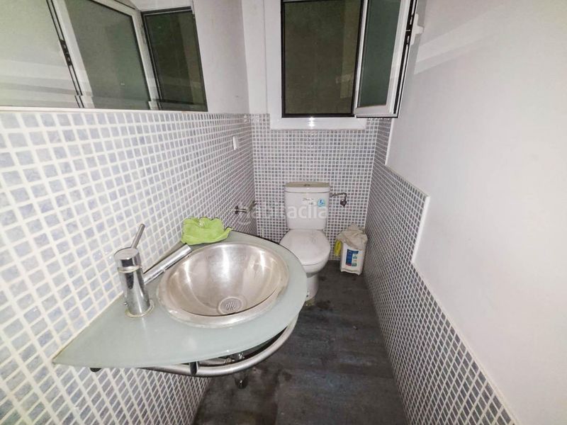 Foto 0ea9c7c8-93d3-4c43-924d-689d2cde27c3. Location local commercial dans Centre-Eixample-Can Llobet Barberà del Vallès