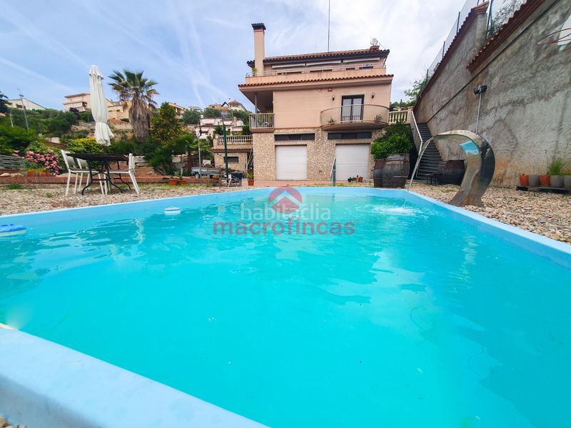Foto 287664e8-401b-4951-86bb-1f52063b0f80. Xalet amb aparcament piscina a Olesa de Montserrat
