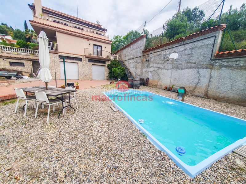Foto 7568361a-b37a-4d97-a8d2-81d6f568c107. Xalet amb aparcament piscina a Olesa de Montserrat