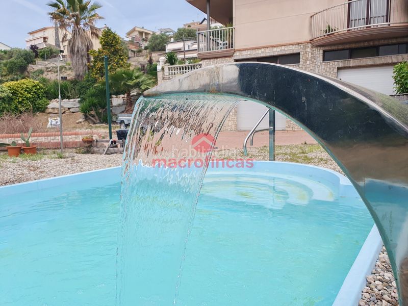 Foto 75a59e1a-a104-454e-8d20-6f684fd63d7b. Xalet amb aparcament piscina a Olesa de Montserrat