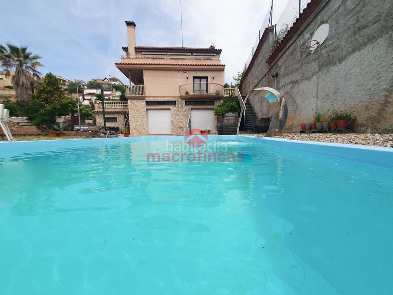 Foto 7ef6c4c6-19ba-49c6-9ed0-08824dbad2c2. Xalet amb aparcament piscina a Olesa de Montserrat