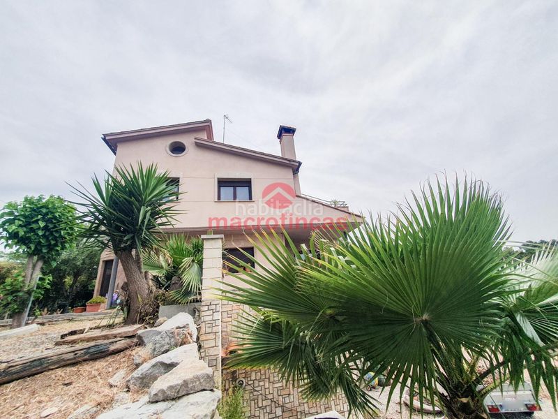 Foto a6419455-5115-494b-84de-65d41d6cd42e. Xalet amb aparcament piscina a Olesa de Montserrat