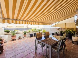Casa a Masquefa. Casa adosada de tres plantas a la venta en masquefa