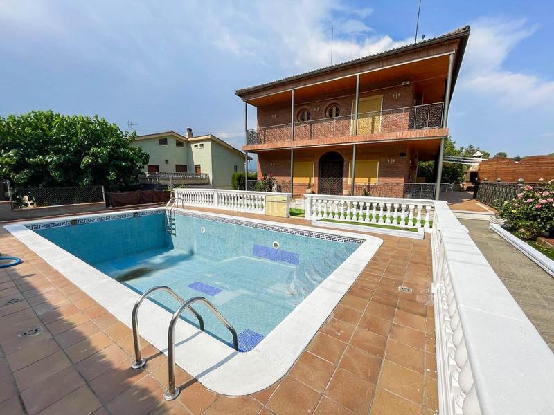 Foto 002bbf77-cdb4-40a7-975b-686066255457. Chalet con riscaldamento parcheggio piscina in Masquefa