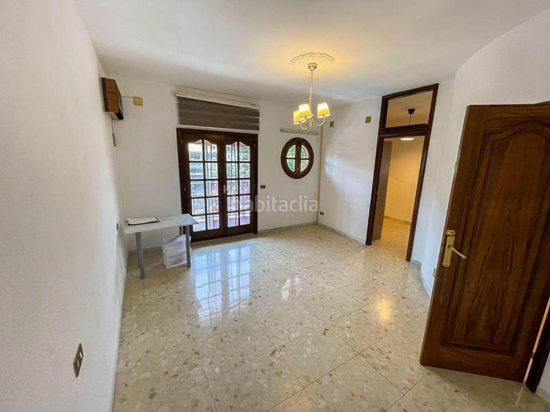 Foto 4d47a5af-42cc-4e82-8c2f-1b750002e957. Chalet con riscaldamento parcheggio piscina in Masquefa