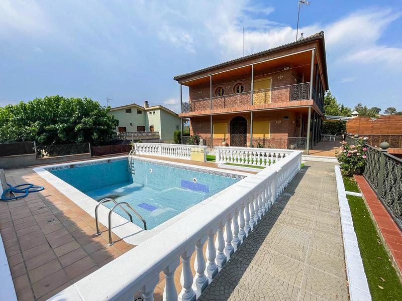 Foto 5798d04f-dbae-49b6-9719-778282c8652e. Chalet con riscaldamento parcheggio piscina in Masquefa