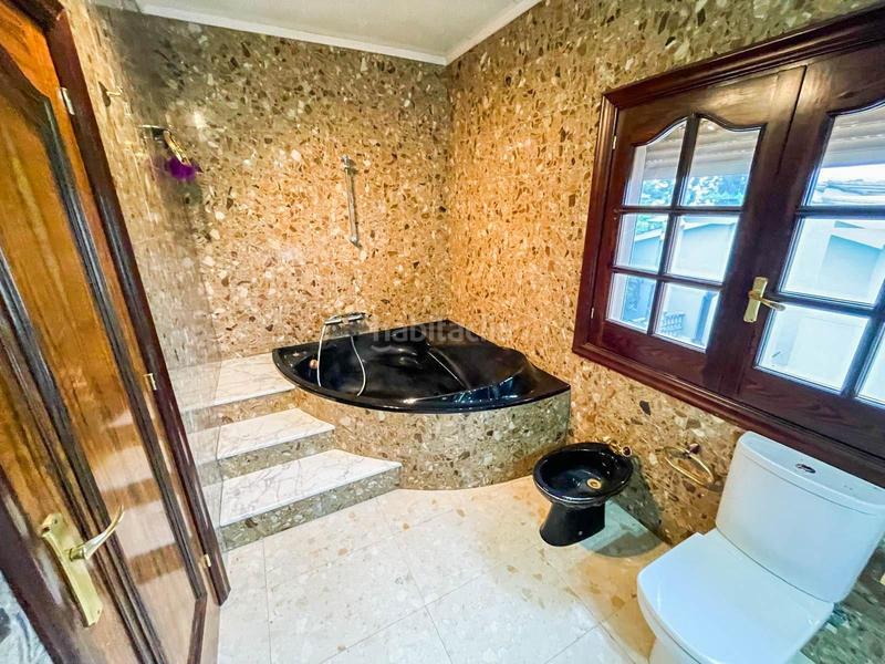 Foto af3bedf6-008d-4ab3-a140-533929d68e17. Chalet con riscaldamento parcheggio piscina in Masquefa