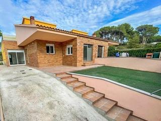 Semi detached house in Piera. Casa adosada en piera urb. can claramunt barcelona, reformada, a