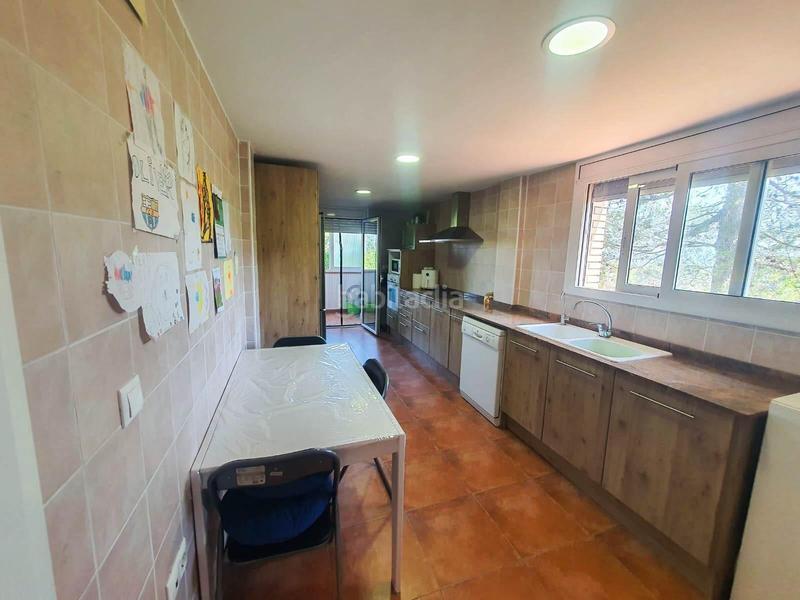 Foto 004f3af9-5b55-4c1f-824b-502699718e94. Casa amb aparcament piscina a Castellví de Rosanes