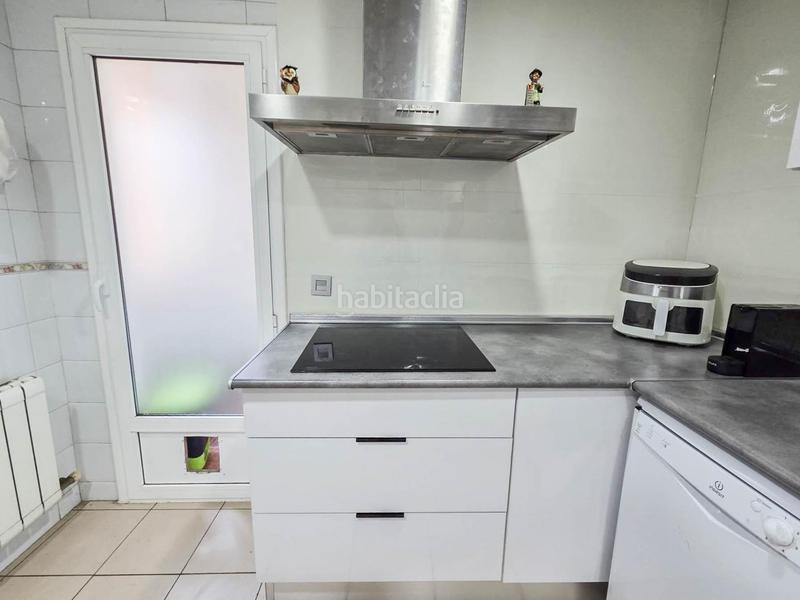 Foto 12d0df3d-a2fd-4ee0-a91f-ef65463d3e30. Dúplex  con plaza de parking en venta en can comelles en Esparreguera