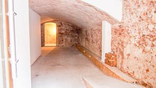 Lloguer Local Comercial a Martorell. Almacen con estilo antiguo, bóveda catalana y paredes de piedra