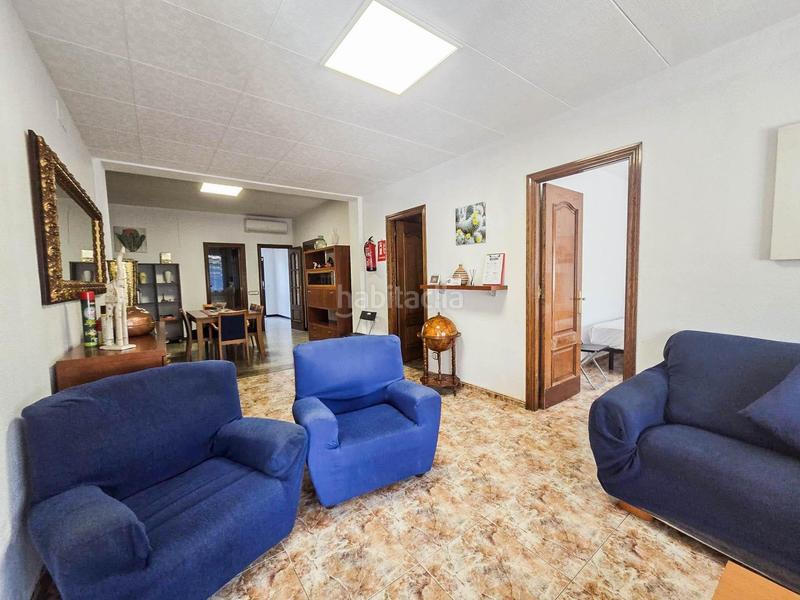 Foto 21ec8e9d-5b85-4ed6-92d8-4c607cc52d4a. Edificio  comercial y residencial a la venta en Rubí