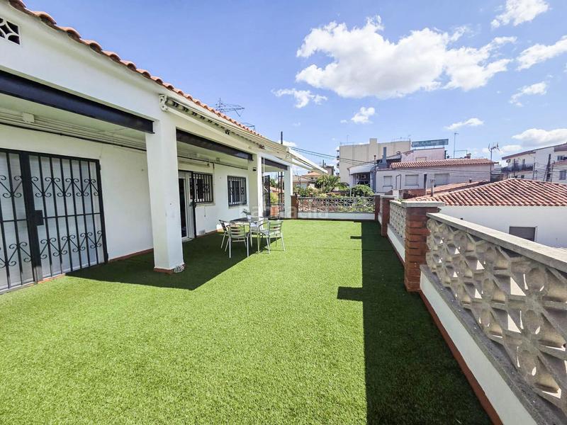 Foto c761470b-20a0-4f4f-8559-35432c932102. Edificio  comercial y residencial a la venta en Rubí