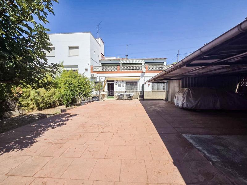 Foto d2cdd041-ab1b-4f7e-abd0-3390ee29c207. Edificio  comercial y residencial a la venta en Rubí
