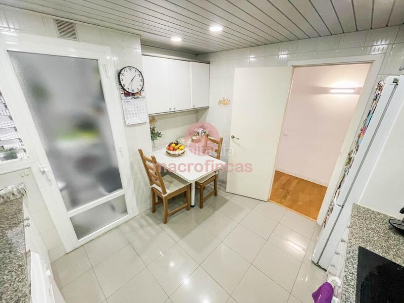 Foto d590402e-fd1f-410e-8192-84b6a3d9fd6d. Pis amb aparcament a La Verneda - La Pau Barcelona