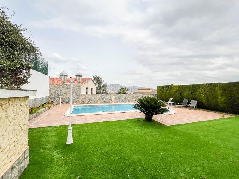 Foto 18091f4c-fbc4-4c2c-8c69-32e5ccb0f4fb. Xalet amb calefacció piscina a Can Rial Esparreguera