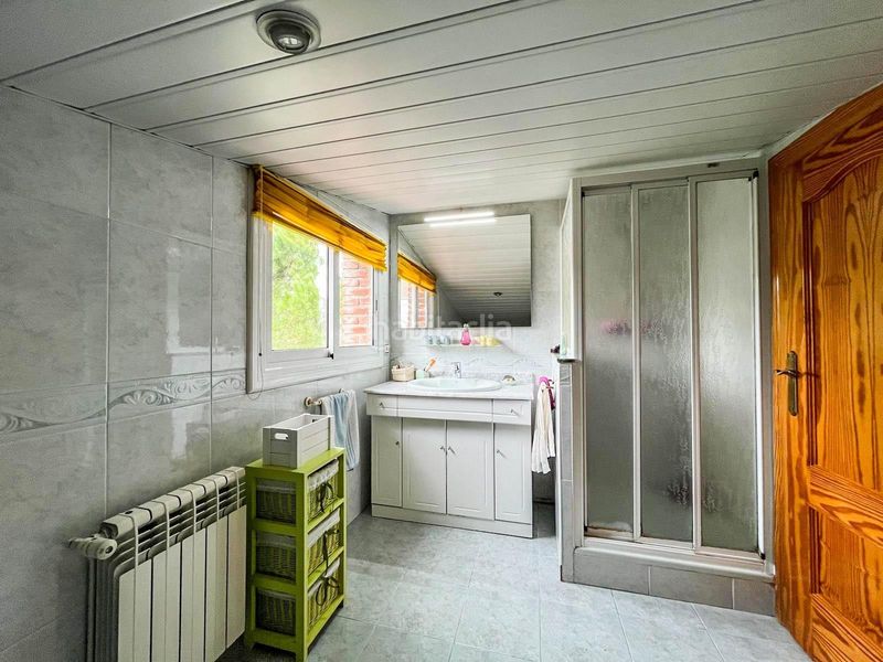 Foto 8db69283-7410-4f61-992b-4592bc41e353. Xalet amb calefacció piscina a Can Rial Esparreguera