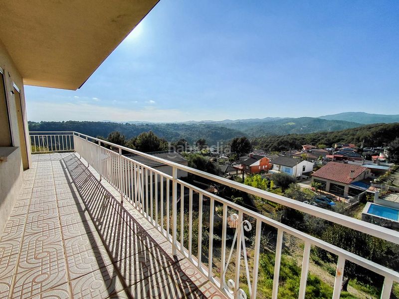 Foto b1a415c1-8d0f-494a-988f-33261a1b6447. Casa amb aparcament a Hostalets de Pierola (Els)