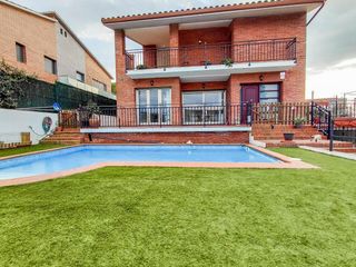 House in Sant Fost de Campsentelles. Magn�fica casa en venta en sant fost de campsentelles, barcelona