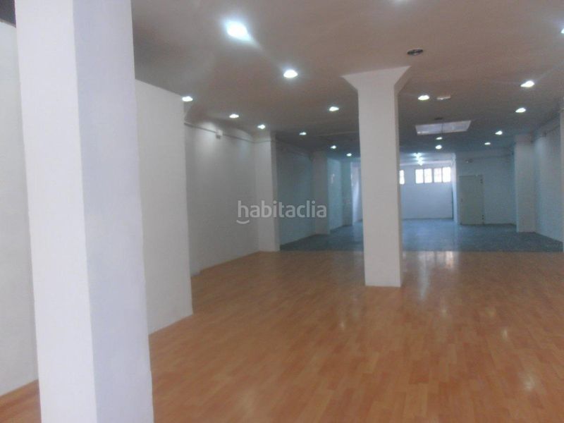 Foto 373c7e05-6a86-46a7-90a1-36826e595e75. Local comercial a Creu de Barberà Sabadell