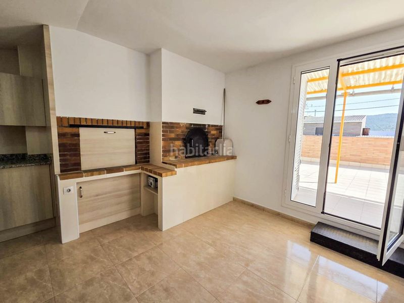 Foto 8c3e87e9-108e-4593-b653-ff52a8cc2bf0. Casa adossada amb calefacció aparcament a Vilanova del Camí