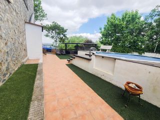 Casa a Castellbisbal. Espectacular casa en venta con piscina en costablanca, castellbi