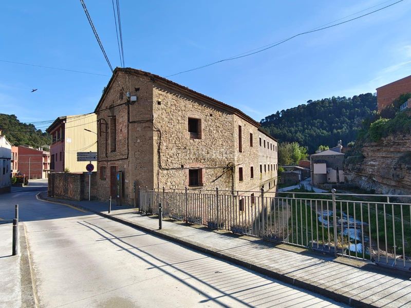 Foto a057c76f-7d8a-4357-a44d-61a5ac6f818c. Edifici a Monistrol de Calders