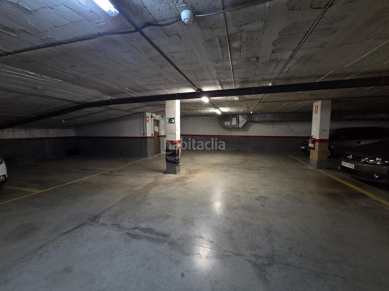 Foto a75fb173-eab2-44ed-8642-b33275dc523b. Aparcament cotxe a Martorell