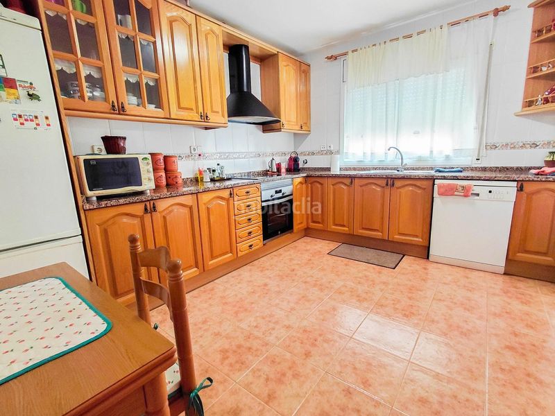 Foto c4f47a04-5324-4b5f-a15e-5031fa9f2567. Casa adossada amb calefacció aparcament a Cunit residencial Cunit