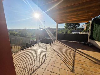 Haus in Abrera. Casa a tres vientos en venta en les carpes, abrera