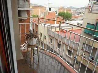 Pis a El Raval. Estupendo piso en sta. coloma de gramanet  zona santa rosa