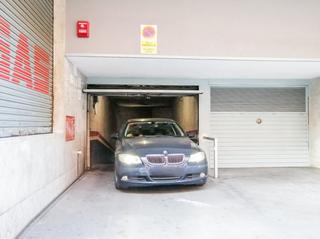 Parking voiture à Trinitat Vella. Plaza doble de parking en trinitat vella barcelona