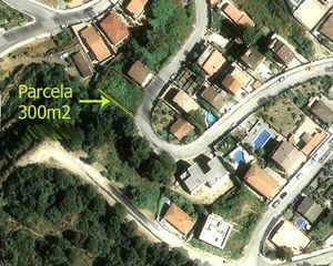 Terreno residencial en Abrera. Solar 300 m2 en una urbanización con servicios - abrera (barcelo