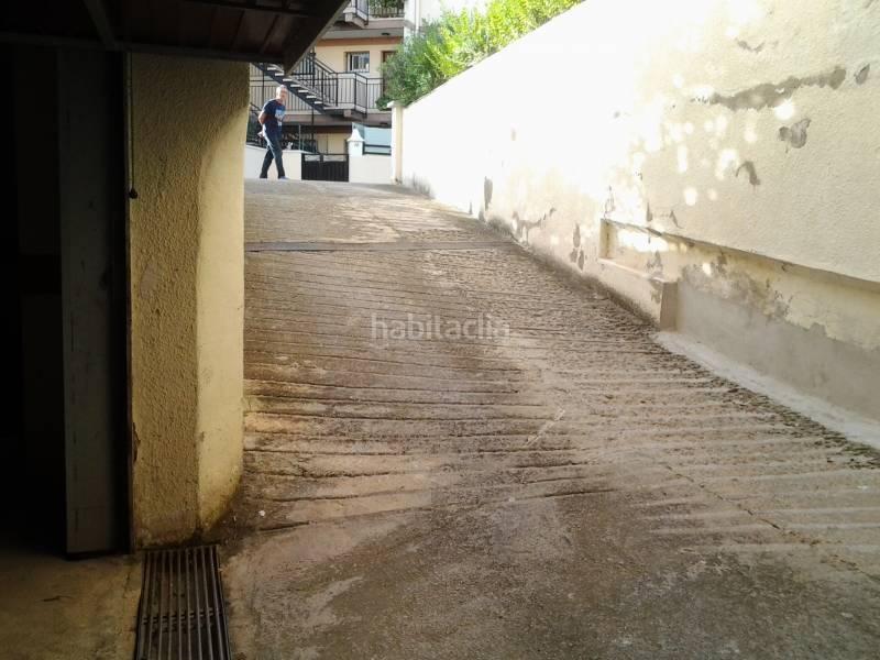 Foto c5b0d115-5f4f-4156-a656-3ea9bd97e65f. Autoparkplatz in Nucli Antic Cunit