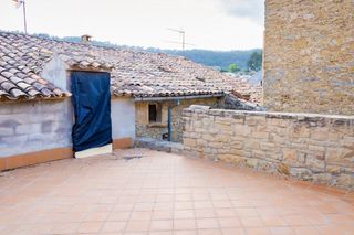 Casa en Monistrol de Calders. Casa de piedra del s. xviii, a dos calles, en monistrol de calde
