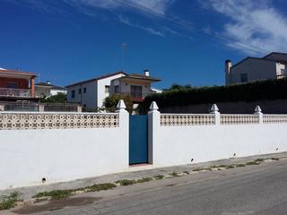 Terreny residencial a Mas Trader-Corral d´En Tort-Corral d´En Cona. Parcela a la venta totalmente llana cerca del mar en cubelles