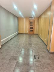 Rent Business premise in Olesa de Montserrat. Local comercial en alquiler en el centro
