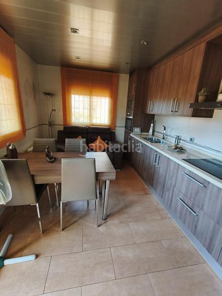 Foto 0484eb56-4531-441e-974d-7a0c4a4d3d53. Chalet con parcheggio in Abrera