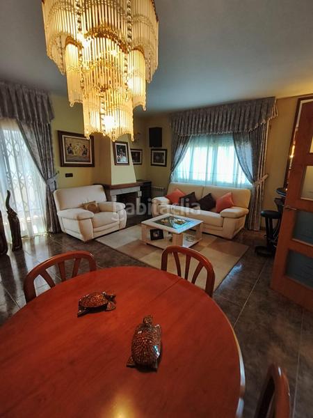 Foto 1804005d-7cf5-4311-89b1-35407156a01b. Chalet con parcheggio in Abrera