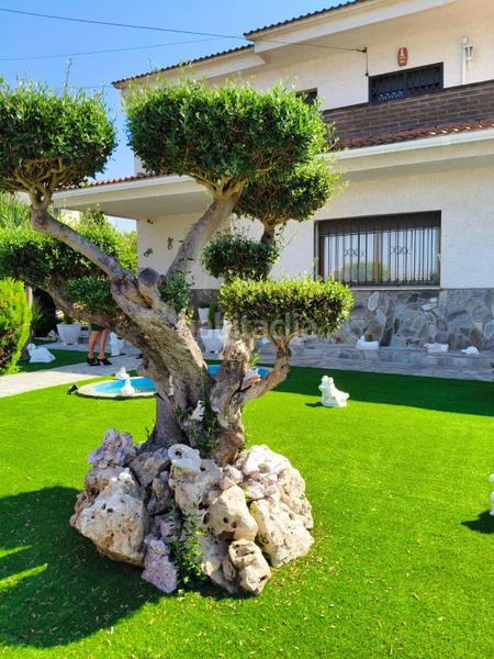 Foto 50578834-5afe-4d7f-ba1e-0ce689516f87. Chalet con parcheggio in Abrera