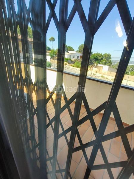 Foto 59141f9b-02b2-48bb-a85c-f7fe2f5324a0. Chalet con parcheggio in Abrera