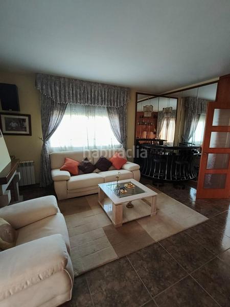 Foto 5ae025d5-a5ec-4b84-8465-d4e97a38fecc. Chalet con parcheggio in Abrera