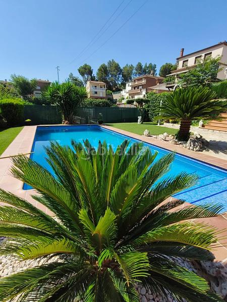 Foto 9c609c83-c8a4-4889-862a-211232f0efa3. Chalet con parcheggio in Abrera