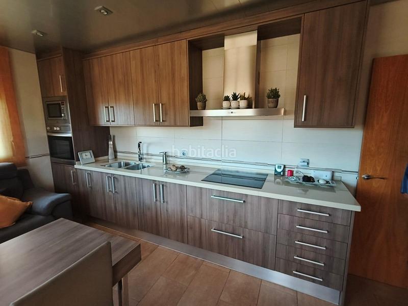 Foto eb6c0f08-488d-449d-ab72-b01e96c7df32. Chalet con parcheggio in Abrera