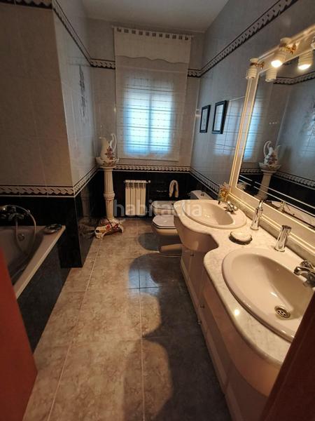 Foto f1bfd65a-db95-425c-acd9-55adf74e752c. Chalet con parcheggio in Abrera