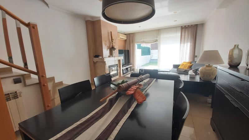 Foto cf417e74-8c28-48e4-88ec-ab00f882c578. Casa a schiera con camino riscaldamento parcheggio piscina in Cerdanyola del Vallès