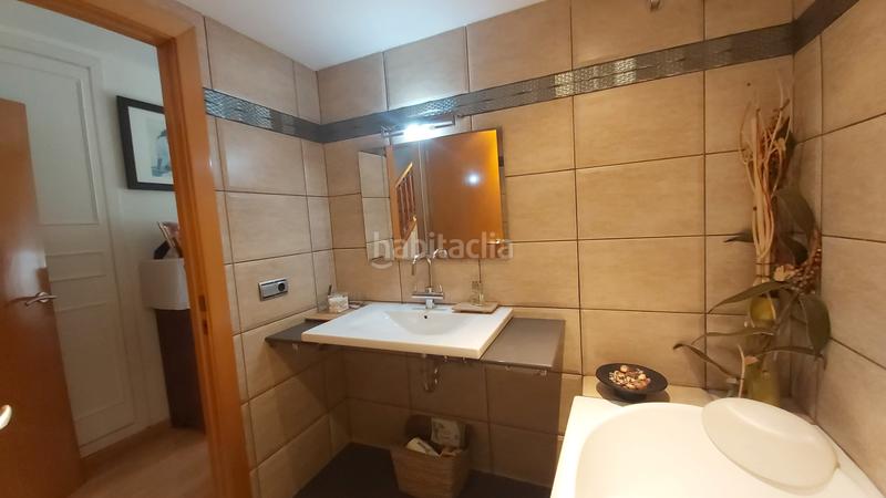 Foto d3abb55a-65bc-4c37-9d3f-3e3dfb90c115. Casa a schiera con camino riscaldamento parcheggio piscina in Cerdanyola del Vallès