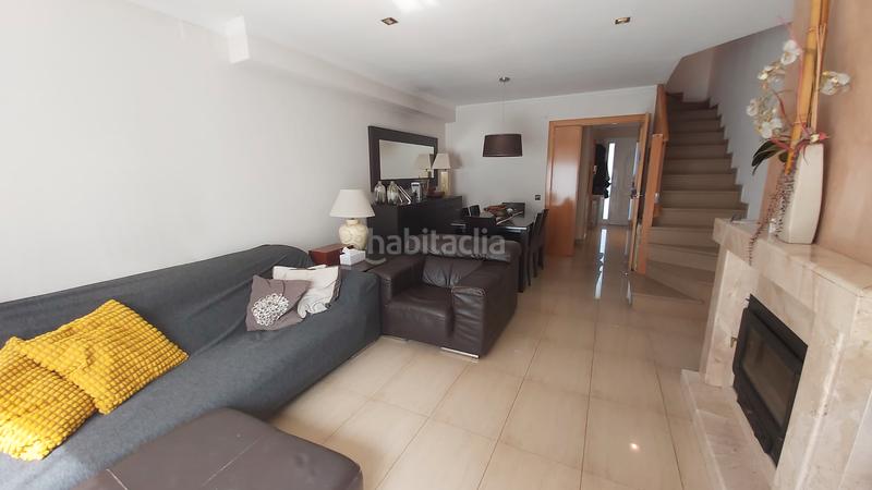 Foto 6bad0a56-e8e4-4c5b-a953-e25a9b474919. Casa adossada amb xemeneia calefacció aparcament piscina a Cerdanyola del Vallès